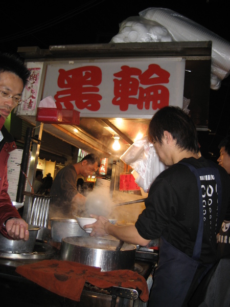 逢甲夜市的黑輪生意超好1