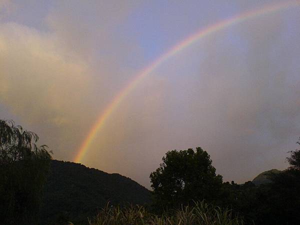8月23日天秤風颱來臨前的彩虹