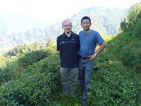 台中柳丁與賴先生參觀茶園