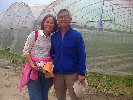 台北周先生夫妻參觀農場 