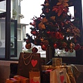 today's christmas tree and gift