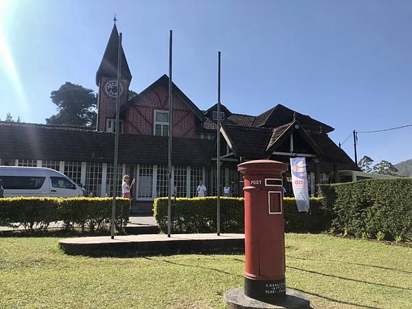 努沃勒埃利耶是斯里蘭卡產茶區中心！百年都鐸英式紅磚風格粉紅郵