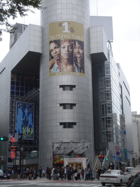 Shibuya 109 huge cylinder ad