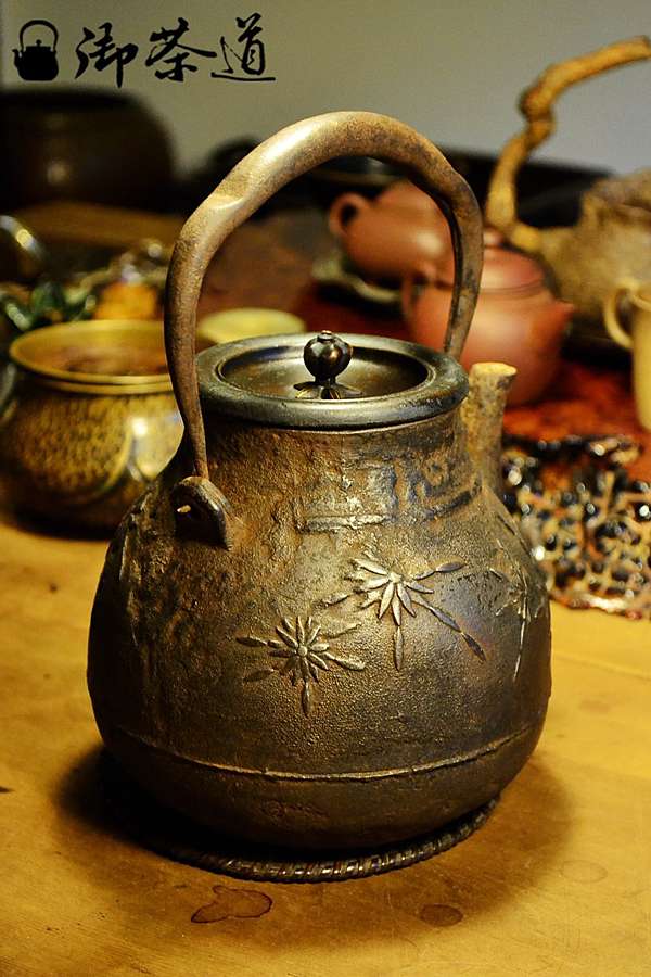 煎茶道具 龍文堂造 銅製蓋 胴在印 時代鉄瓶 時代物 極上品 初 煎茶道具 龍文堂造 銅製蓋 胴在印 時代鉄瓶 時代物 極上品 初