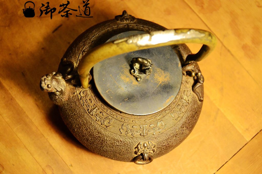 亀文堂造　古銅　饕餮文　双耳花生　共箱　M　R4781 亀文堂造 古銅 饕餮文 双耳花生 共箱 M R4781