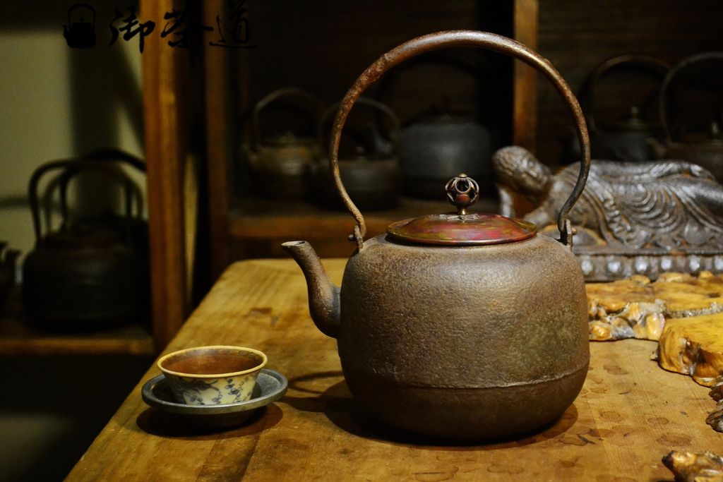 【夢工房】六代 木越 三右衛門 造 漢詩文環摘鉄共蓋 銅替蓋 菊桐御紋入 政所形 鉄瓶 共箱　　M-301 Yahoo!オークション -「木越三右衛門」の落札相場・落札価格