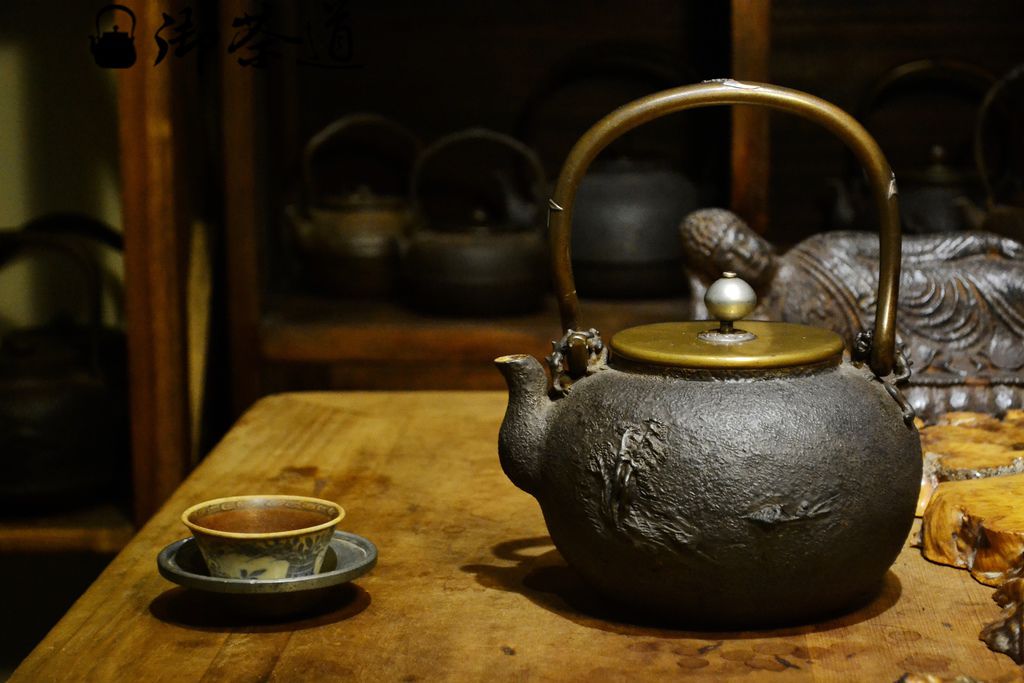 梅泉造 亀文堂 銅瓶 山水楼 帆船紋盖 象嵌叶提梁 梅泉造 亀文堂 銅瓶 山水楼 帆船紋盖 象嵌叶提梁