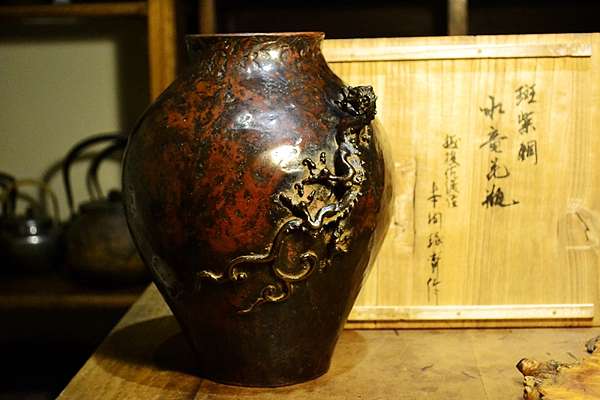 阿部芳久　班紫銅花瓶　高さ15㎝/1043g 東Y6-0710①タニチ 阿部芳久 班紫銅花瓶 高さ15㎝/1043g 東Y6-0710①タニチ - メルカリ