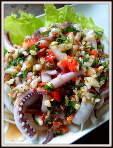 泰式鮮魷沙拉 (人氣下酒菜) Tai-style Squid Salad 