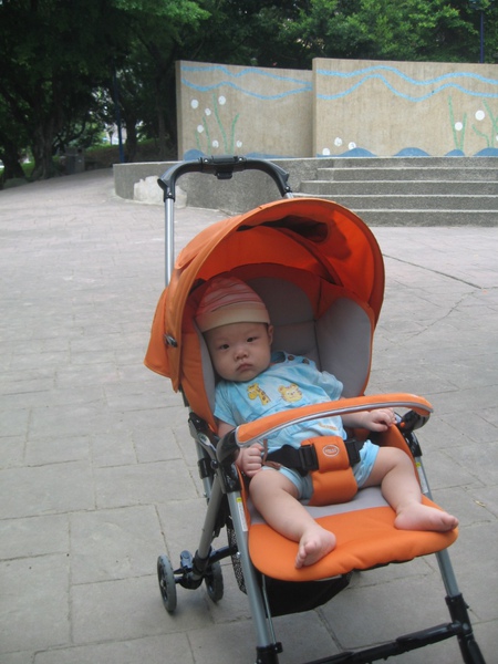 逛公園.JPG
