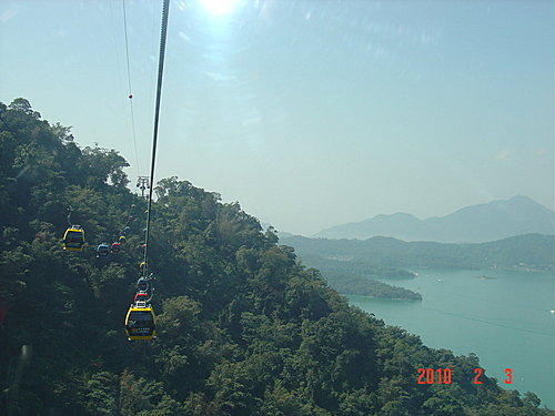 纜車跨越山頭