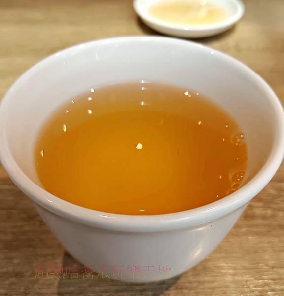 樂天皇朝新莊店金萱烏龍茶湯.jpg