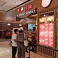 樂天皇朝新莊店門面.jpg