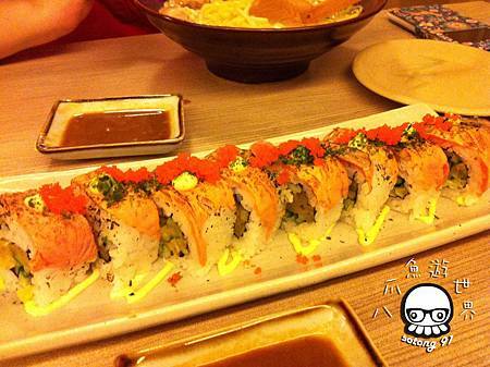 salmon maki_side.jpg