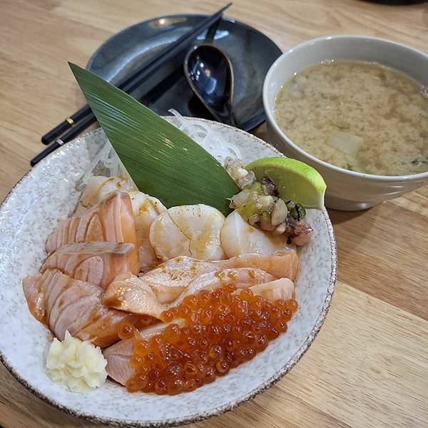 【書蟲】閱讀短評202509-1：《第六十七隻穿山甲》《盲眼