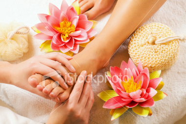 ist2_5793945-feet-massage