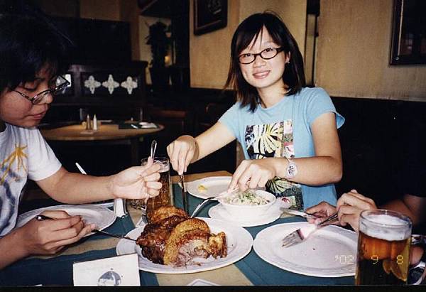 德國慕尼黑豬腳上桌