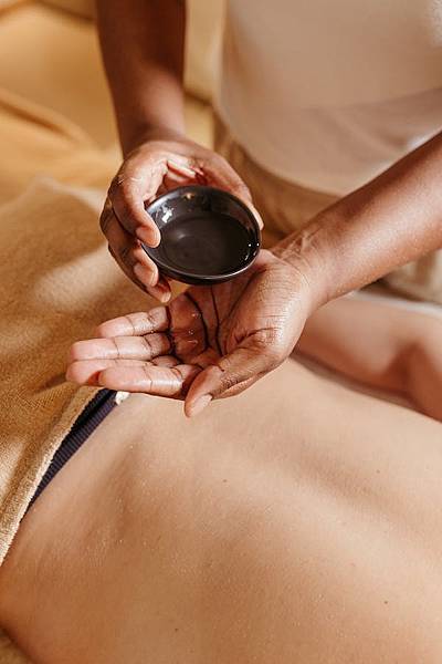 身體按摩在不同文化中的性別角色與分工