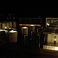 Tides Hotel (5) 四樓泳池畔入夜化身成lounge bar.JPG