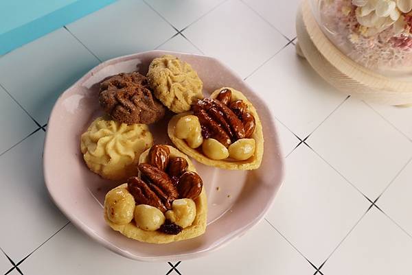  台中推薦月餅｜台中中秋伴手禮｜鴻鼎菓子比香港還厲害的曲奇餅禮盒，當作中秋節禮盒超推薦！