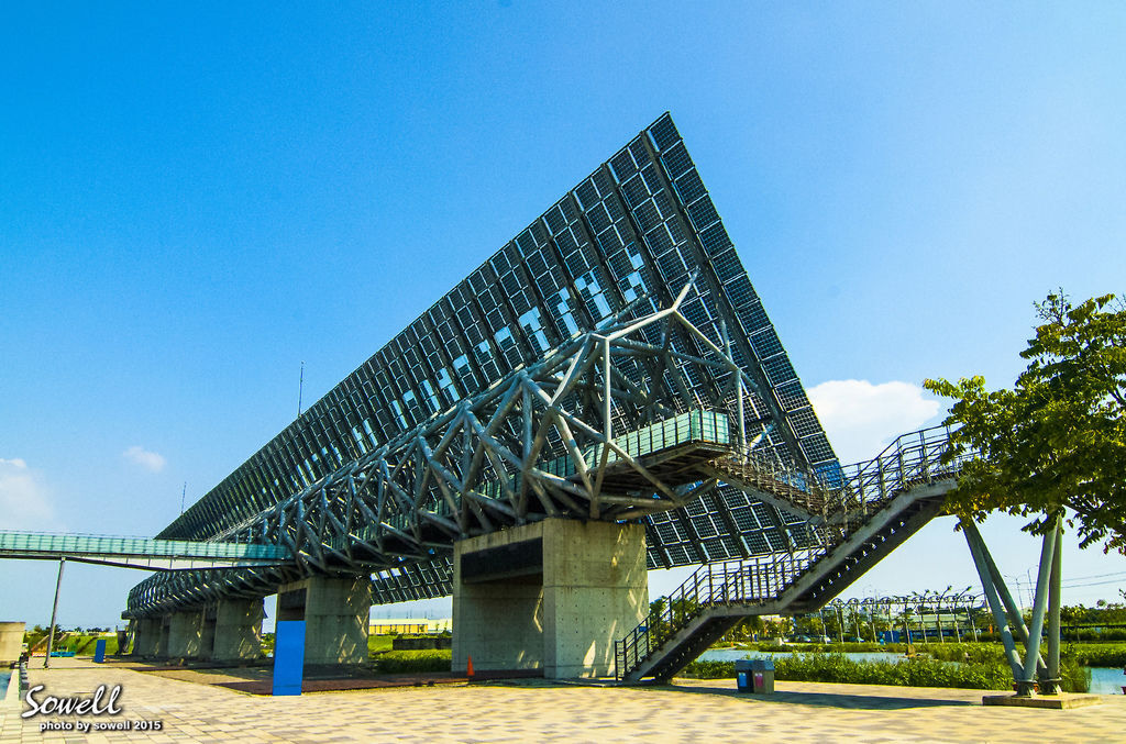 台灣歷史博物館的「光電雲牆」