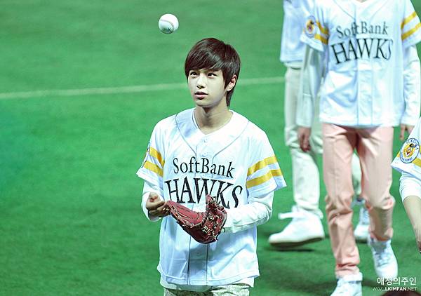 130414_hawks_10.jpg