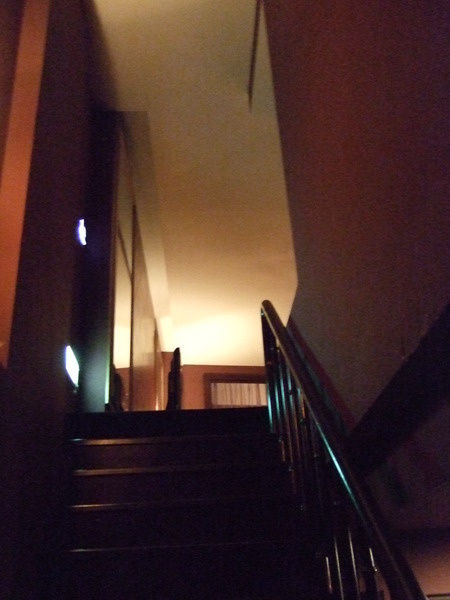 爬上樓梯