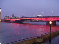 193px-London_Bridge_Illuminated.jpg