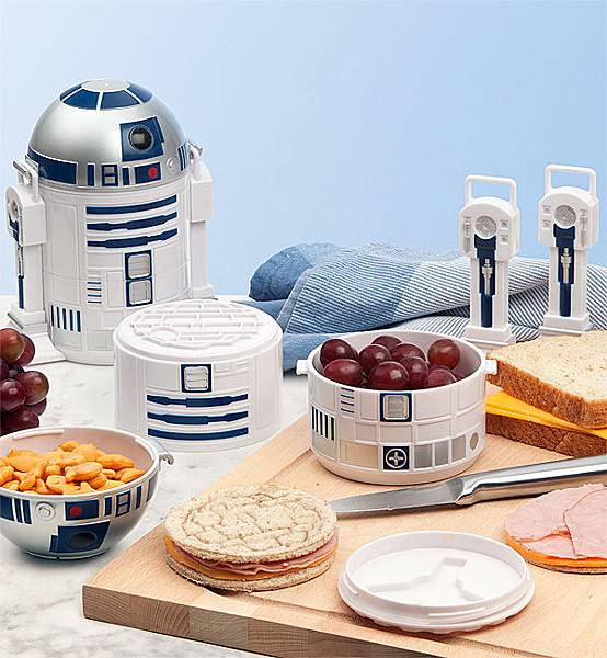 huil_r2-d2_bento_box_inuse