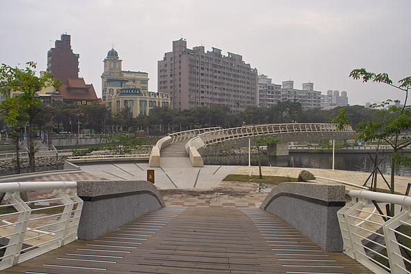 高雄市愛河之心門.jpg