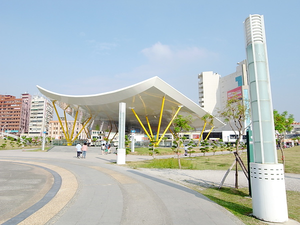 高雄市捷運中央公園站站體2.JPG