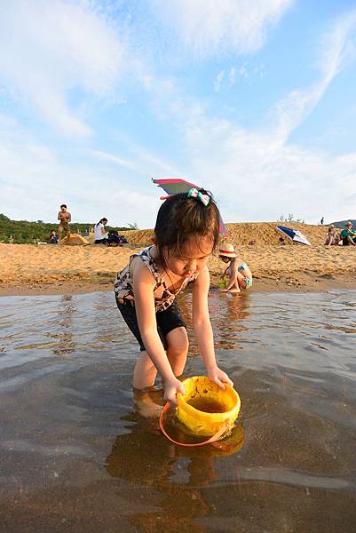 亞亞與妹妹的夏末踏浪 (11).JPG