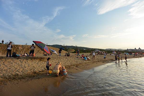 亞亞與妹妹的夏末踏浪 (15).JPG