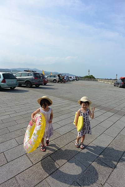 亞亞與妹妹的夏末踏浪 (24).JPG