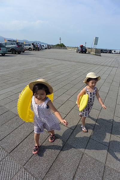 亞亞與妹妹的夏末踏浪 (25).JPG