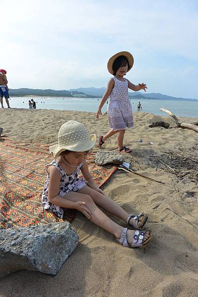 亞亞與妹妹的夏末踏浪 (37).JPG