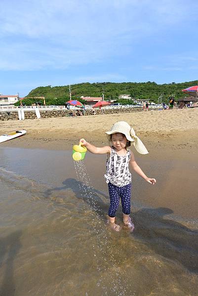 亞亞與妹妹的夏末踏浪 (41).JPG