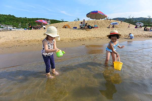 亞亞與妹妹的夏末踏浪 (42).JPG