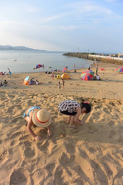 亞亞與妹妹的夏末踏浪 (57).JPG