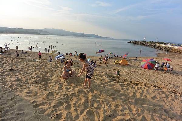 亞亞與妹妹的夏末踏浪 (60).JPG