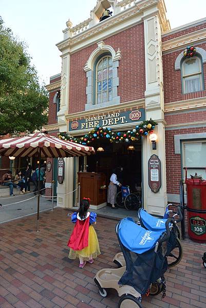 亞亞的迪士尼跨年之旅 (54).JPG