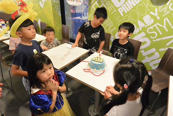 亞亞的Happy birthday to Charlie (5).JPG