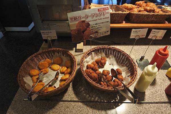 日本沖縄県ベッセルホテルカンパーナ沖縄：本館朝食会場 (18).JPG