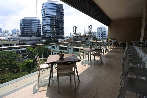 泰國曼谷ORIENTAL RESIDENCE BANGKOK：泳池 (5).JPG