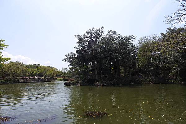 香港迪士尼樂園：森林河流之旅+加利布尼市集 (15).JPG