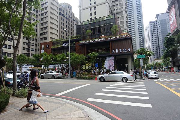 台中市TSUTAYA BOOKSTORE台中市政店 (8).JPG