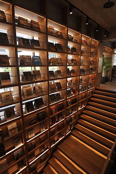 台中市TSUTAYA BOOKSTORE台中市政店 (15).JPG