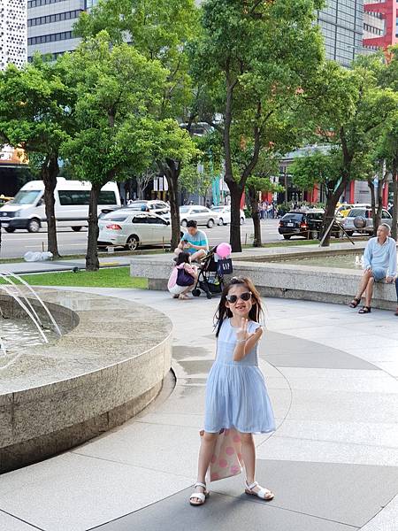 亞亞的信義區時尚小模 (5).jpg