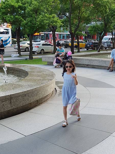 亞亞的信義區時尚小模 (4).jpg