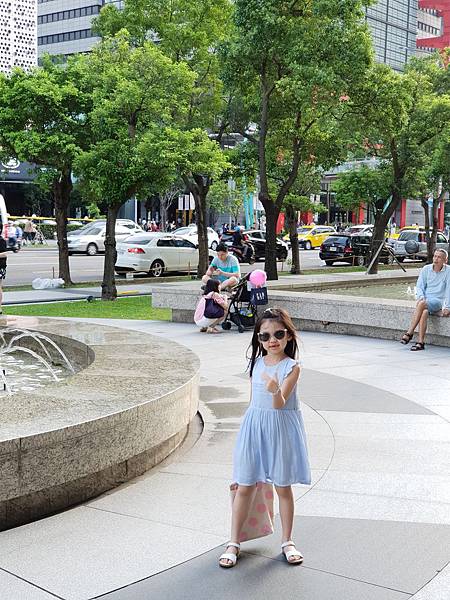 亞亞的信義區時尚小模 (6).jpg